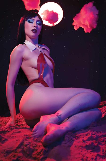 Vampirella: Paradise #1 Cover L Incentive 1:10 Lauren DeLorean Cosplay Virgin