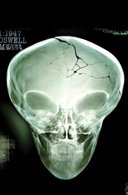 X-Files (2026) #1 Cover G Roswell Photo Foil